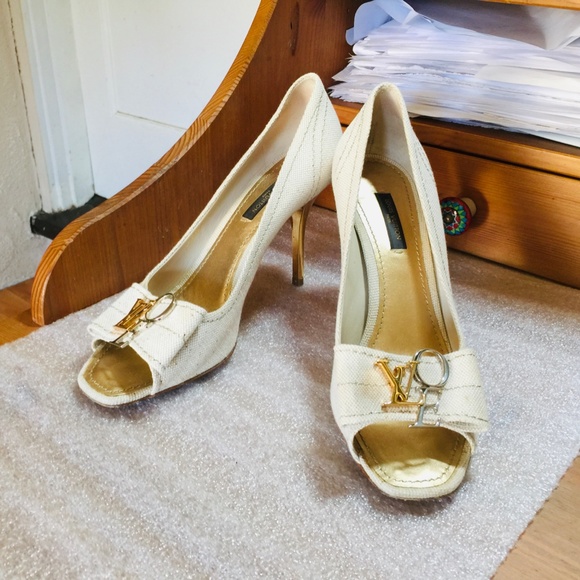 Louis Vuitton OPEN TOE PUMPS GOLD LOGO HEELS - Picture 1 of 11